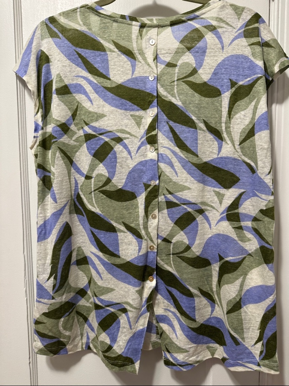 Nicole Miller Periwinkle Blue, Olive & White Leaf-Print Short Sleeve Linen Tee - Picture 3 of 3